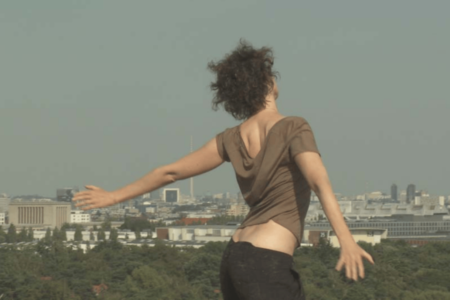 Eine flexible Frau (Una mujer flexible)